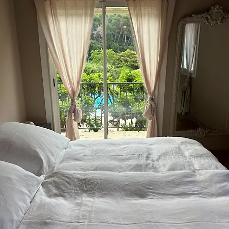 Maison De A * Cassis